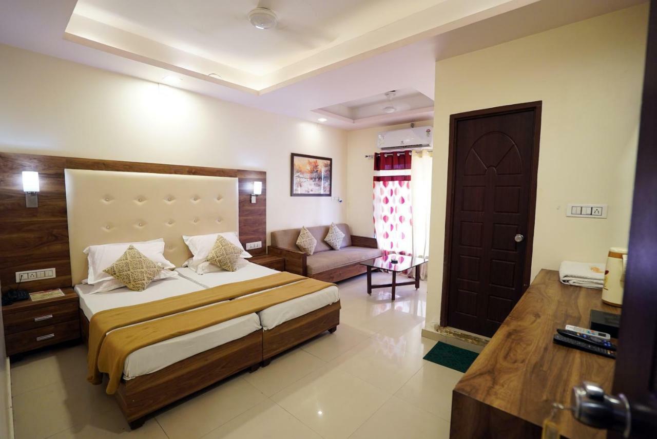 Hotel Royal Ahmedabad Exterior foto